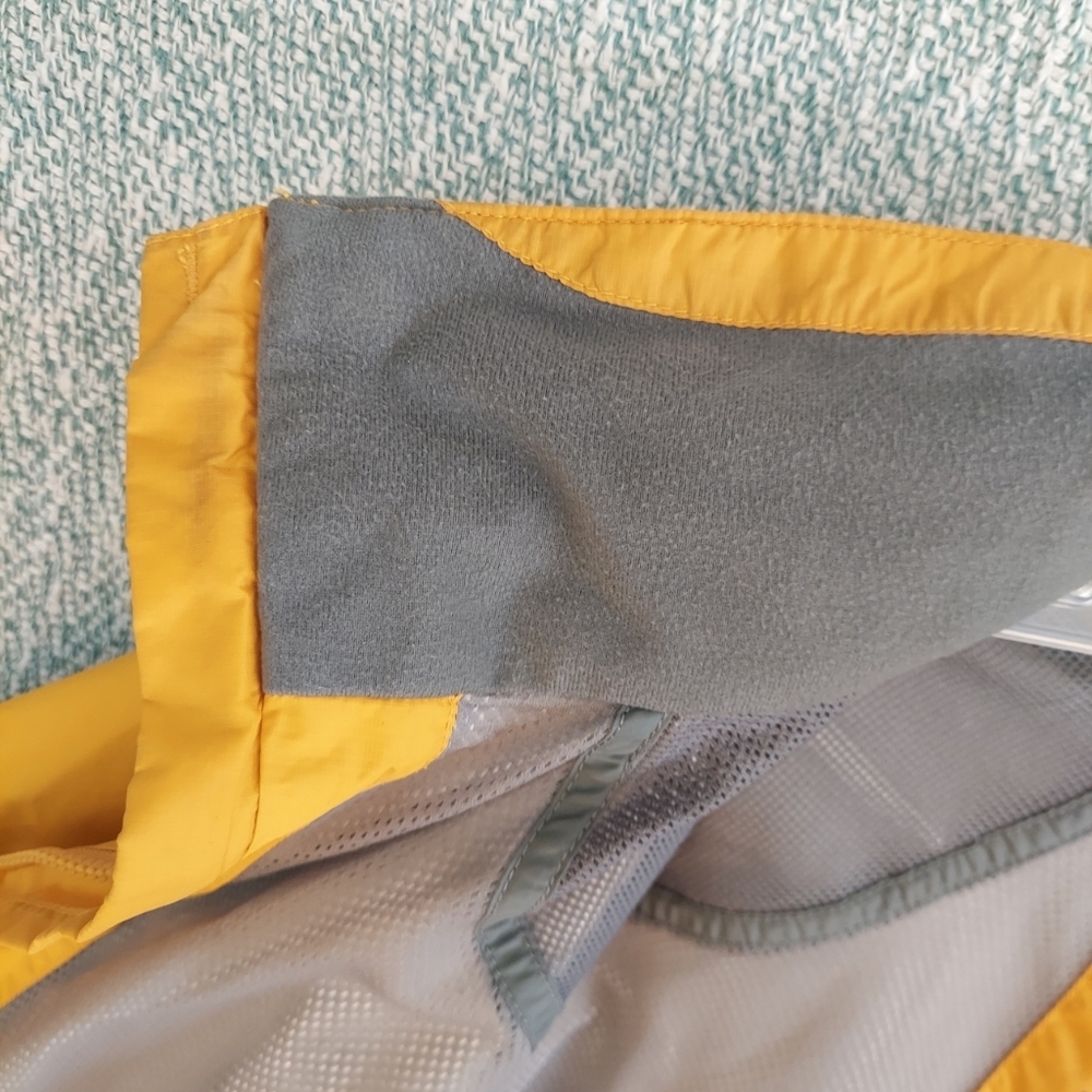 L.L. Bean Men's Yellow 'StowAway' Hooded Raincoat - Picture 10 of 16